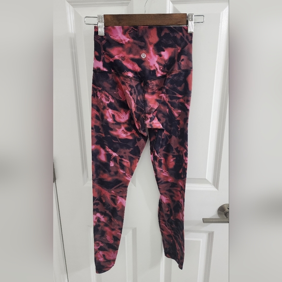 Lululemon, Size 4, 25", like excellent condition like new - Picture 2 of 4